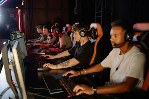 中国Aster战队在DOTA2国际邀请赛突围之路的深度判断与解析